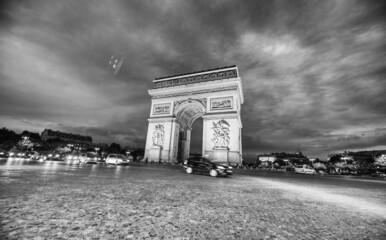 Fototapeta na wymiar Night view of Triumph Arch and Etoile Roundabout in Paris, France