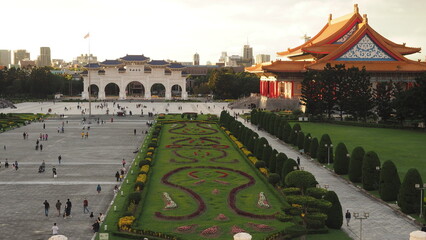 台北の中正紀念堂から自由広場、総統府、国家音楽ホールの展望 - obrazy, fototapety, plakaty