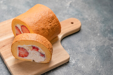 いちごのロールケーキ