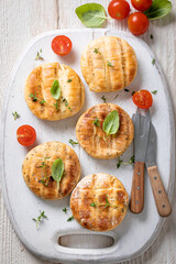 Crispy roasted halloumi cheese with rubbery texture and salty taste.