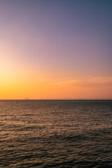 【香川県】水平線が見える夕方の海　瀬戸内海
