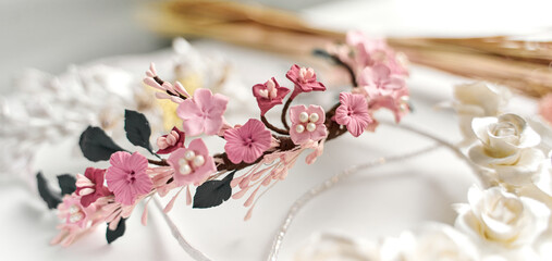 Handmade tiaras naturals flowers and china