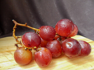 red grapes on a wooden table