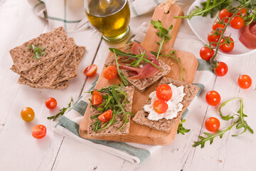 Crispy rye bread with sesame seeds, ham and cottage cheese.