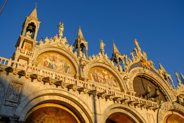 Fototapeta na wymiar church St. Mark's Basilica in venice, italy