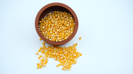 popcorn kernels in clay pot, corns, isolated corns