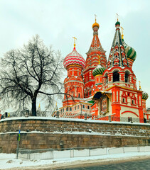 Fototapeta na wymiar St. Basil`s Cathedral and Red Square in Moscow, Russia