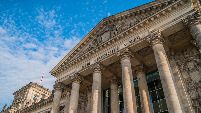Frente del parlamento aleman de berlin