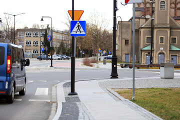 Samochody na skrzyżowaniu, rondzie, trasie ekspresowej. © Stanisław Błachowicz