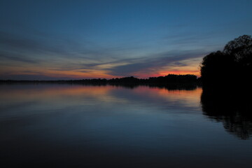 Fototapeta na wymiar colorful sunset on the lake