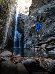 Obraz premium tourist at Millomeris Waterfall in Troodos Mountains in Cyprus