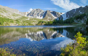 Fototapeta na wymiar Picturesque landscape, mountain lake in the summer morning
