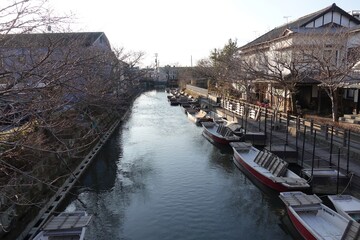 柳川に浮かぶ無数の舟