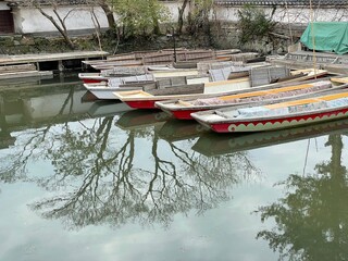 柳川に浮かぶ舟