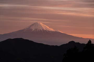 朝焼けの富士山