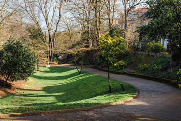 Un parc de ville. Un parc de Troyes. Un espace de verdure en ville. Les espaces verts à Troyes.