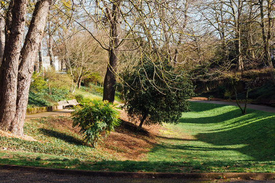 Un parc de ville. Un parc de Troyes. Un espace de verdure en ville. Les espaces verts &agrave; Troyes.