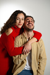 Obraz premium woman hugging her partner from behind