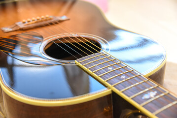 アコースティックギターのアップ  © YUKI