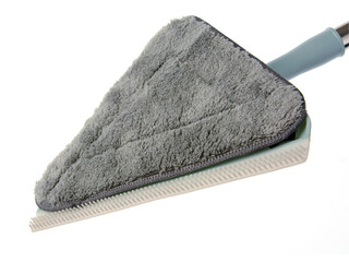 The mop is triangular with interchangeable nozzles.