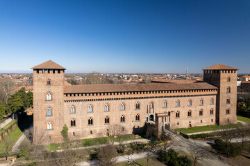 Fototapeta na wymiar Panorama di Pavia dal drone con il Castello Visconteo