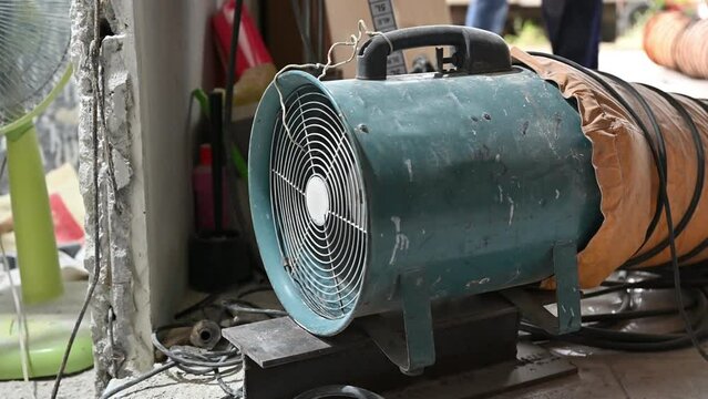 Large suction hose engine with tube vacuuming dust