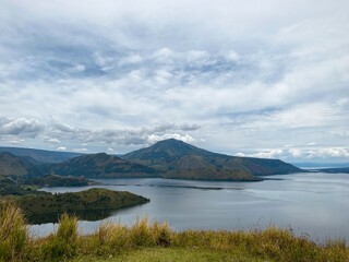 Lake Toba is an amazing natural wonder located on the island of Sumatra. The natural beauty of Tao Toba offers the charm of green mountains spoil the eyes and clean air that is soothing.