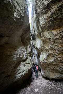 Silhouette &agrave; l'entr&eacute;e des gorges de Regalon