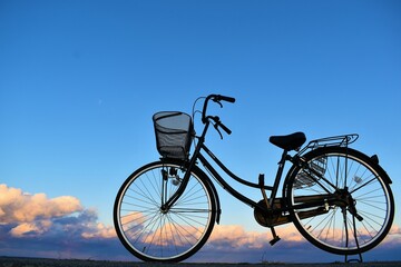 Fototapeta na wymiar 自転車、三重県、日本の観光、絶景、志摩市観光、海岸、夕日、海辺、海水浴
