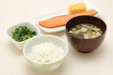 少なめご飯の食事