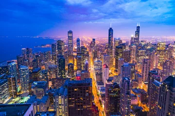Tuinposter  beautiful downtown Chicago skyline at night © checubus