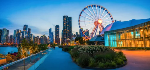 Deurstickers chicago,illinois,usa. 08-15-17: beautiful Navy pier at dusk with chicago skyline. © checubus
