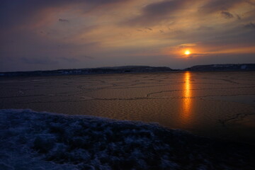 日本 北海道 網走 流氷 観光砕氷船からの景色 夕日 © Eric Akashi