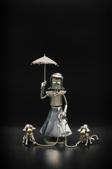 犬の散歩をする淑女の模型・メタルフィギア