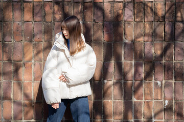 若い日本人女性モデル 冬コーディネート	