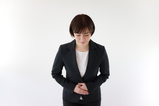 	お辞儀する女性社員