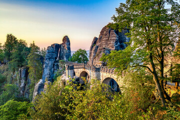 Felsenbrücke Bastei, Sonnenaufgang, Sächsische Schweiz - obrazy, fototapety, plakaty