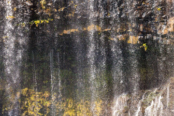 白糸の滝の水しぶきの高速シャッター