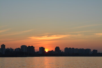 Fototapeta premium Ocaso en La Ciudad