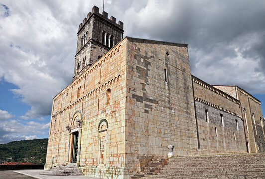 Barga, Lucca, Tuscany, Italy: the medieval Collegiate of San Cristoforo, the main Roman Catholic church of the ancient Tuscan town, example of Romanesque architecture.