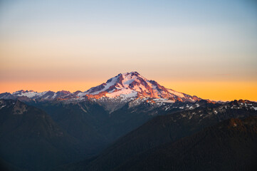 Fototapeta na wymiar Glacier Peak Glowing at Sunset