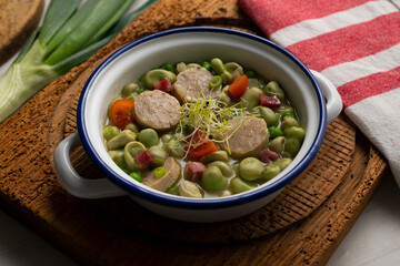 Stew with broad beans, peas and black pudding. Traditional tapas from the north of Spain.