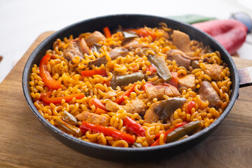 Fideua with chicken and peppers. Traditional Catalan recipe.
