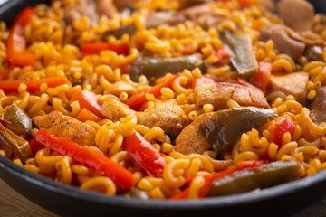 Fideua with chicken and peppers. Traditional Catalan recipe.