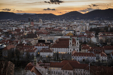 Obraz premium Stadt Graz, Steiermark, Österreich, bei Sonenuntergang