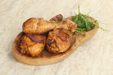 Roasted chicken leg with rucola