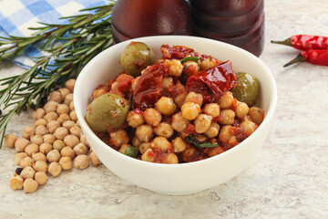 Chickpea beans with dry tomato and olives