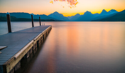 Obraz premium lake mcdonald at sunset glacier national park,montana,usa.