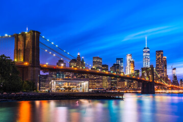 Naklejka na ściany i meble new york,usa. 08-27-17 : brooklyn bridge with new york skyline background at night.