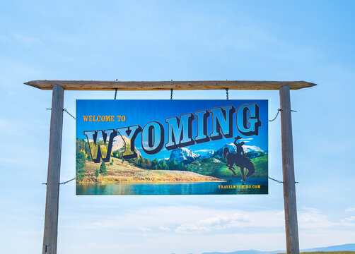 wyoming,usa:07-24-17:welcome sign on the road    on sunny day.